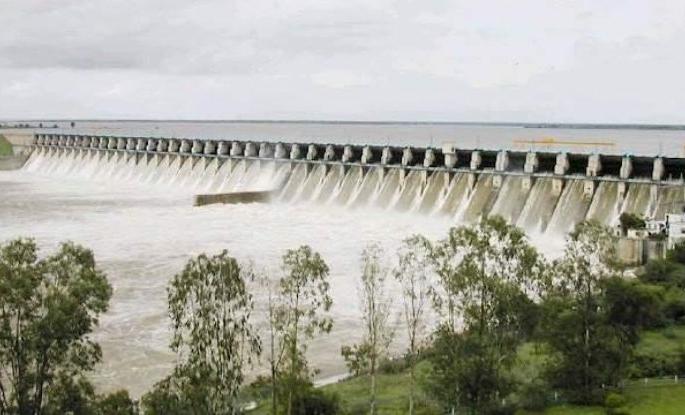 Pune's sewage is collected from 'Khadakwasla', but keep Ujani reservoir pollution free | पुण्याचं सांडपाणी ‘खडकवासला’तून उचला, उजनी जलाशय मात्र प्रदूषणमुक्त ठेवा