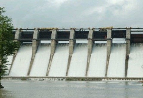 Karnataka request to Maharashtra for water | कर्नाटकाचे पाण्यासाठी महाराष्ट्राला साकडे