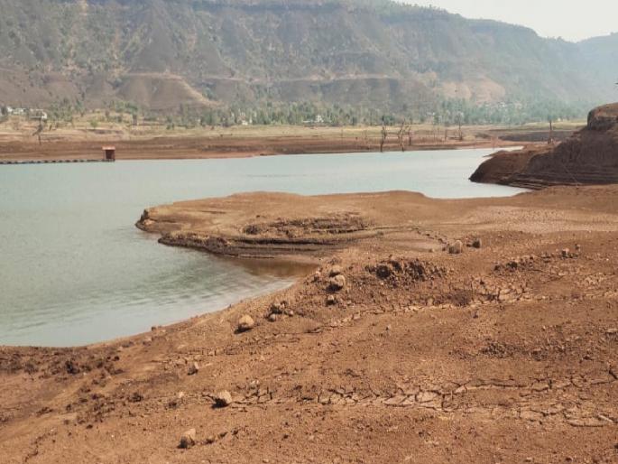 Less water storage in major dam Satara District | सातारा जिल्ह्यातील धरणांनी गाठला तळ; उरमोडीत ९ तर कोयनेत किती टक्के पाणीसाठा..जाणून घ्या Less water storage in major dam Satara District | सातारा जिल्ह्यातील धरणांनी गाठला तळ; उरमोडीत ९ तर कोयनेत किती टक्के पाणीसाठा..जाणून घ्या