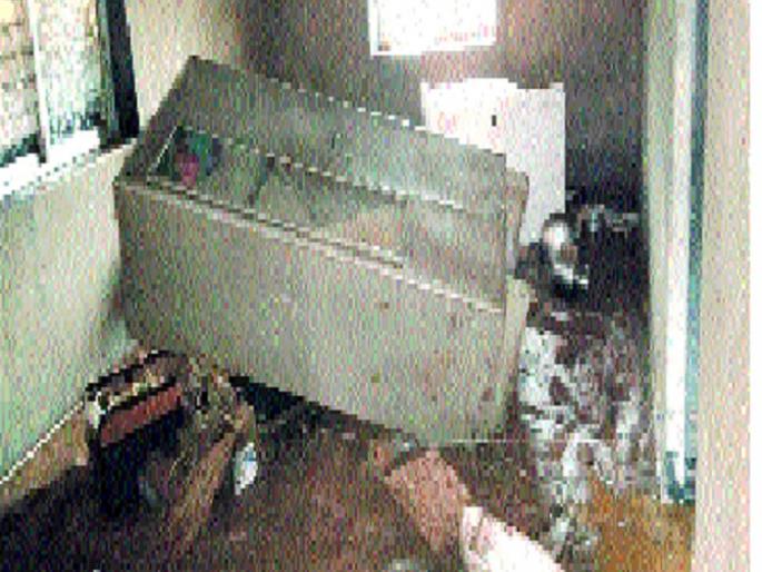 Action by the SIT investigating the guilty | एसआयटीमार्फत चौकशी करुन दोषींवर कारवाई - चार महिन्यांच्या आत बेघरांना पक्की घरे देणार Action by the SIT investigating the guilty | एसआयटीमार्फत चौकशी करुन दोषींवर कारवाई - चार महिन्यांच्या आत बेघरांना पक्की घरे देणार