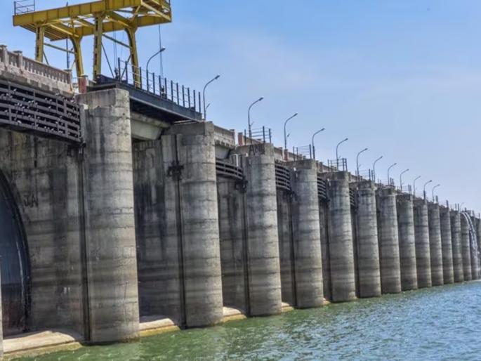 Maharashtra: In the midst of the election battle, throats have become dry, with only 40 percent water storage in the state | Maharashtra: निवडणुकीच्या रणधुमाळीत घशाची कोरड वाढली, राज्यात केवळ ४० टक्केच पाणीसाठा Maharashtra: In the midst of the election battle, throats have become dry, with only 40 percent water storage in the state | Maharashtra: निवडणुकीच्या रणधुमाळीत घशाची कोरड वाढली, राज्यात केवळ ४० टक्केच पाणीसाठा