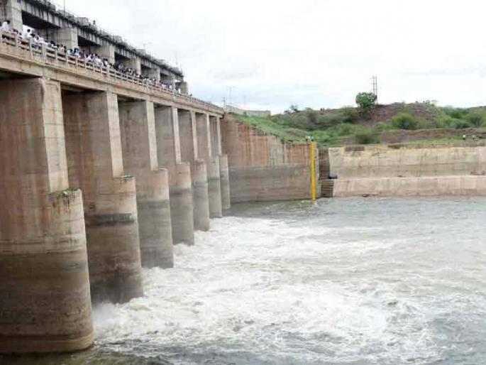 If we give them water, our anxiety will increase | पुढचा दीड महिना कसोटीचा! 'समन्यायी' साठी जायकवाडीला आधार If we give them water, our anxiety will increase | पुढचा दीड महिना कसोटीचा! 'समन्यायी' साठी जायकवाडीला आधार