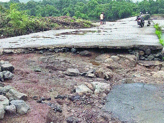 Danger due to malfunction | बंधाऱ्याच्या दुरवस्थेमुळे धोका