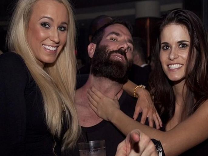 King of Instagram Dan Bilzerian is in India wears watch worth Rs 1,36,00,000 | 'या' इन्स्टाग्राम स्टारच्या घड्याळाच्या किंमतीत दिल्लीत घेता येईल मोठा बंगला, किंमत वाचून व्हाल अवाक् King of Instagram Dan Bilzerian is in India wears watch worth Rs 1,36,00,000 | 'या' इन्स्टाग्राम स्टारच्या घड्याळाच्या किंमतीत दिल्लीत घेता येईल मोठा बंगला, किंमत वाचून व्हाल अवाक्