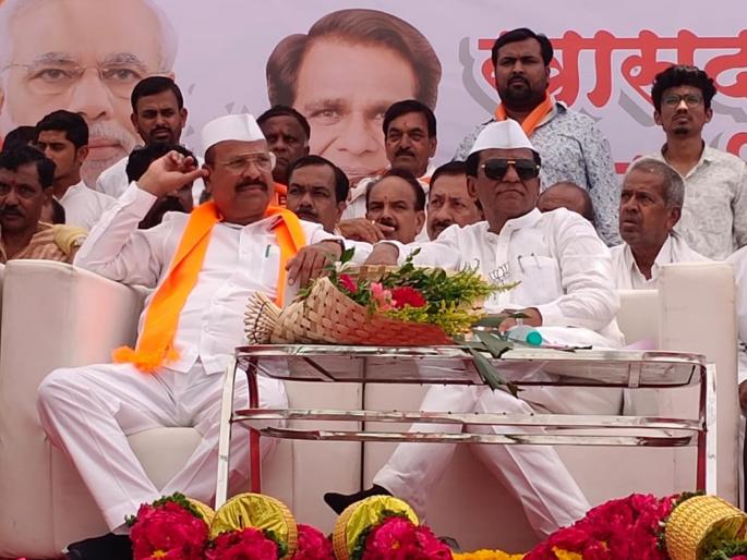 famous pair in Mahayuti! Raosaheb Danave- Abdul Sattar put hats on each other! | महायुतीतील चर्चेतील जोडी! रावसाहेब दानवे- अब्दुल सत्तार यांनी एकमेकांना घातली टोपी! famous pair in Mahayuti! Raosaheb Danave- Abdul Sattar put hats on each other! | महायुतीतील चर्चेतील जोडी! रावसाहेब दानवे- अब्दुल सत्तार यांनी एकमेकांना घातली टोपी!