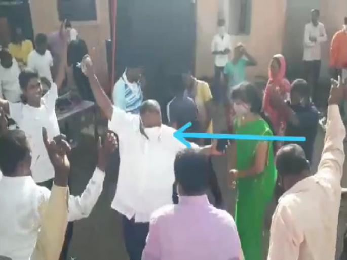 Corona virus : Corona came home from illness, but dance on DJ with the crowd | Corona virus : कोरोना आजारातून बरा होऊन घरी आला, पण जमावासह भर रस्त्यात डिजेवर ठेका धरला Corona virus : Corona came home from illness, but dance on DJ with the crowd | Corona virus : कोरोना आजारातून बरा होऊन घरी आला, पण जमावासह भर रस्त्यात डिजेवर ठेका धरला