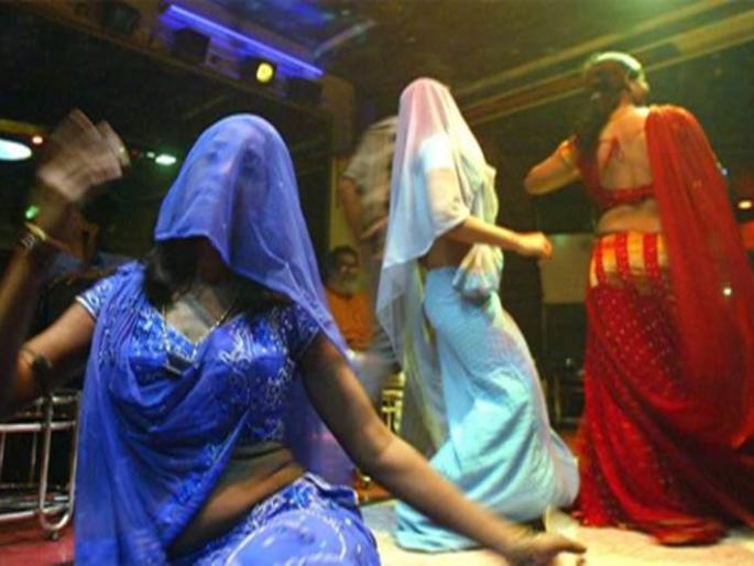 Four dancers fled after raiding Nagesh dance bar in Solapur! | सोलापुरातील नागेश डान्सबारवर धाड टाकताच चार नृत्यांगनांनी काढला पळ !