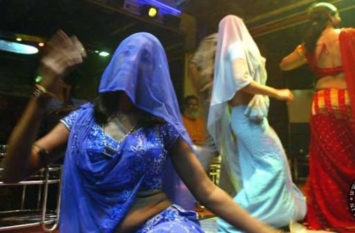 Crime News: Crime registered against 32 people in Mira Road Orchestra Bar raid | Crime News: मीरारोडच्या ऑर्केस्ट्रा बारच्या धाडीत ३२ जणांवर गुन्हा दाखल 