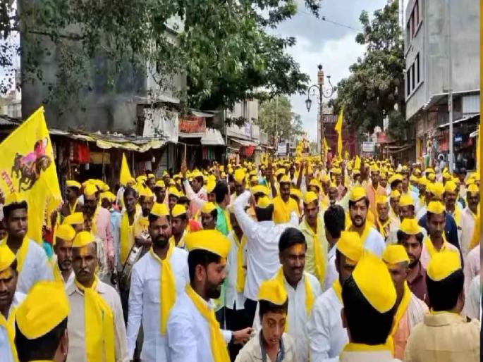 We are taking Jalasamadhi for reservation Two Dhangar protesters disappeared after writing letter | आरक्षणासाठी आम्ही जलसमाधी घेत आहोत; चिठ्ठी लिहून दोन धनगर आंदोलक गायब We are taking Jalasamadhi for reservation Two Dhangar protesters disappeared after writing letter | आरक्षणासाठी आम्ही जलसमाधी घेत आहोत; चिठ्ठी लिहून दोन धनगर आंदोलक गायब