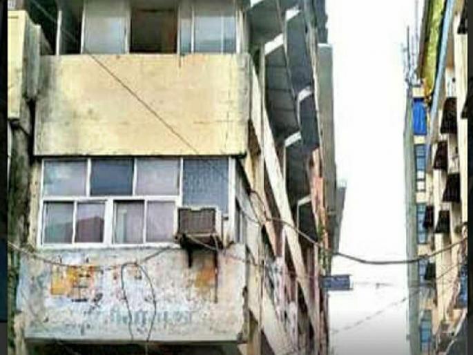260 dangerous buildings in Nagpur, when will the nmc take action | नागपूर शहरात २६० इमारती धोकादायक; रहिवाशांचा जीव टांगणीला 260 dangerous buildings in Nagpur, when will the nmc take action | नागपूर शहरात २६० इमारती धोकादायक; रहिवाशांचा जीव टांगणीला