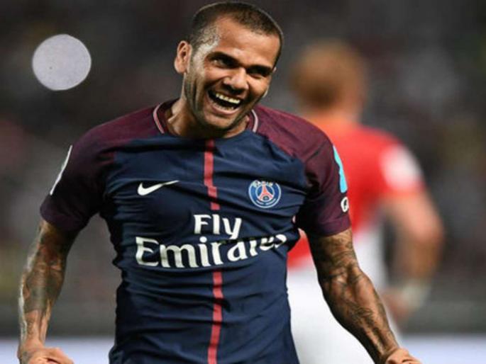 Copa Amélas, captain of the Copa América football Brazil, took the captaincy from Neymar | कोपा अमेरिका फुटबॉल ब्राझीलच्या कर्णधारपदी एल्वेस, नेमारकडून कर्णधारपद काढले Copa Amélas, captain of the Copa América football Brazil, took the captaincy from Neymar | कोपा अमेरिका फुटबॉल ब्राझीलच्या कर्णधारपदी एल्वेस, नेमारकडून कर्णधारपद काढले