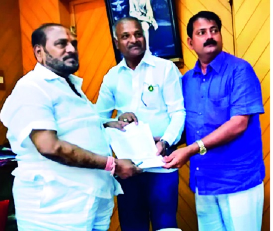 Crime against 1400 people in Denolie obstructed government work: 90 names were named | दानोळीतील १४00 जणांवर गुन्हे शासकीय कामात अडथळा : ९0 जणांची नावे निष्पन्न Crime against 1400 people in Denolie obstructed government work: 90 names were named | दानोळीतील १४00 जणांवर गुन्हे शासकीय कामात अडथळा : ९0 जणांची नावे निष्पन्न