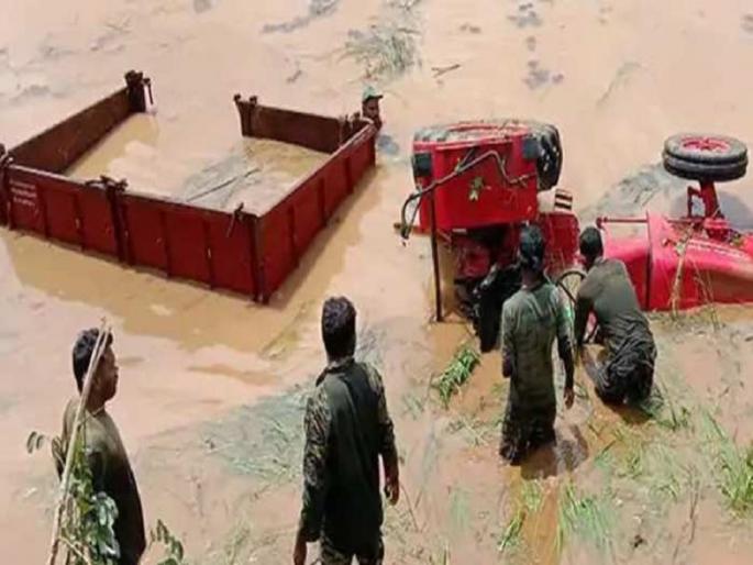 While rescuing the drowning people in the lake, soldier found body of his mother | धक्कादायक ! तलावात बुडणाऱ्या लोकांना वाचवताना जवानाच्या हाती लागला त्याच्याच आईचा मृतदेह While rescuing the drowning people in the lake, soldier found body of his mother | धक्कादायक ! तलावात बुडणाऱ्या लोकांना वाचवताना जवानाच्या हाती लागला त्याच्याच आईचा मृतदेह