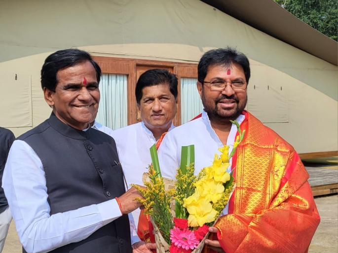 'Let's forget what's done'; patch up again between Raosaheb Danave and Arjun Khotkar | 'झालं गेलं विसरून जाऊ'; रावसाहेब दानवे आणि अर्जुन खोतकर यांच्यात पुन्हा दिलजमाई 'Let's forget what's done'; patch up again between Raosaheb Danave and Arjun Khotkar | 'झालं गेलं विसरून जाऊ'; रावसाहेब दानवे आणि अर्जुन खोतकर यांच्यात पुन्हा दिलजमाई