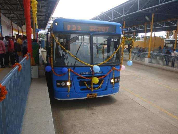 Bus ran on Dapodi-Nigdi 'BRTS' route | दापोडी-निगडी 'बीआरटीएस' मार्गावर बस धावली  Bus ran on Dapodi-Nigdi 'BRTS' route | दापोडी-निगडी 'बीआरटीएस' मार्गावर बस धावली