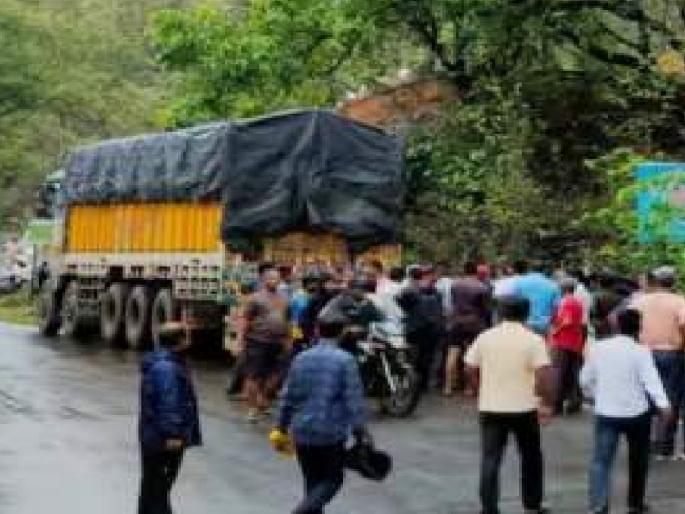 The government will bear the expenses of the injured in the accident in Dapoli, 5 lakhs will be given to the heirs of the deceased | दापोलीतील अपघातामधील जखमींचा खर्च शासन करणार, मृतांच्या वारसांना ५ लाखांची मदत The government will bear the expenses of the injured in the accident in Dapoli, 5 lakhs will be given to the heirs of the deceased | दापोलीतील अपघातामधील जखमींचा खर्च शासन करणार, मृतांच्या वारसांना ५ लाखांची मदत