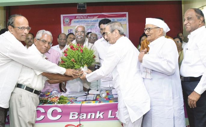 Ratnagiri: Lending on the recommendation of the Senate crisis for banks: Tanaji Rao Chorge | रत्नागिरी : पुढाऱ्यांच्या शिफारशीवर कर्ज देणे बँकांसाठी संकटाचे : तानाजीराव चोरगे Ratnagiri: Lending on the recommendation of the Senate crisis for banks: Tanaji Rao Chorge | रत्नागिरी : पुढाऱ्यांच्या शिफारशीवर कर्ज देणे बँकांसाठी संकटाचे : तानाजीराव चोरगे