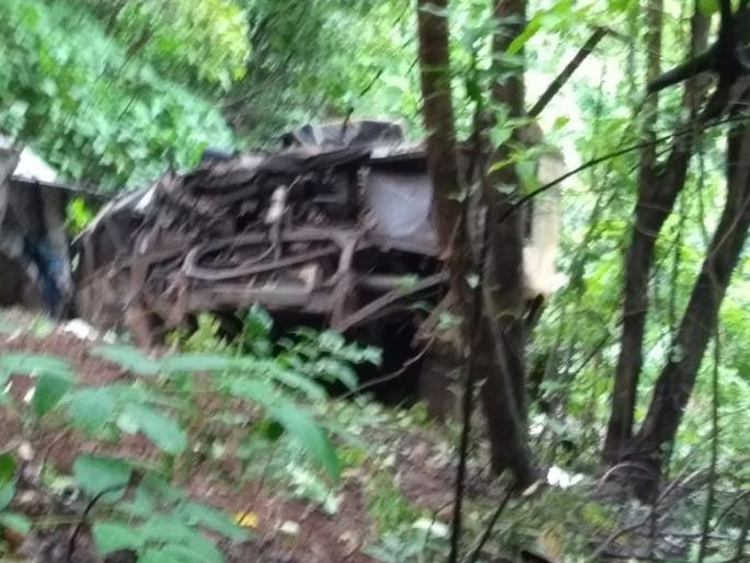 Ratnagiri: Accidentally damaged buses will be removed from the valley | रत्नागिरी : आंबेनळी घाटातील अपघातग्रस्त बस दरीतून बाहेर काढली जाणार Ratnagiri: Accidentally damaged buses will be removed from the valley | रत्नागिरी : आंबेनळी घाटातील अपघातग्रस्त बस दरीतून बाहेर काढली जाणार
