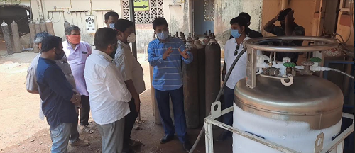 Dapoli has only enough oxygen for 24 hours: Kirit Somaiya | दापोलीत केवळ २४ तास पुरेल इतकाच ऑक्सिजन साठा : किरीट सोमय्या Dapoli has only enough oxygen for 24 hours: Kirit Somaiya | दापोलीत केवळ २४ तास पुरेल इतकाच ऑक्सिजन साठा : किरीट सोमय्या