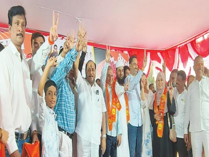 14 corporators from Dapoli Nagar Panchayat which is the only Uddhav Sena in Ratnagiri district joined Shindesena | दापोली नगरपंचायतीत उद्धवसेनेला धक्का, नगरसेवकांनी केला शिंदेसेनेत प्रवेश 14 corporators from Dapoli Nagar Panchayat which is the only Uddhav Sena in Ratnagiri district joined Shindesena | दापोली नगरपंचायतीत उद्धवसेनेला धक्का, नगरसेवकांनी केला शिंदेसेनेत प्रवेश