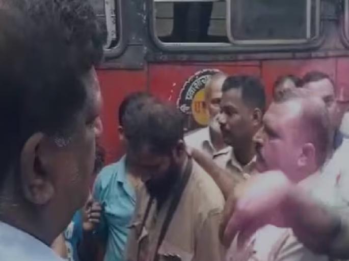 The teasing bus conductor was beaten up by the villagers along with the young woman; Incidents in Dapoli Taluka | Ratnagiri: छेड काढणाऱ्या बसवाहकाला तरुणीसह ग्रामस्थांनी चोपले; दापोली येथील घटना The teasing bus conductor was beaten up by the villagers along with the young woman; Incidents in Dapoli Taluka | Ratnagiri: छेड काढणाऱ्या बसवाहकाला तरुणीसह ग्रामस्थांनी चोपले; दापोली येथील घटना