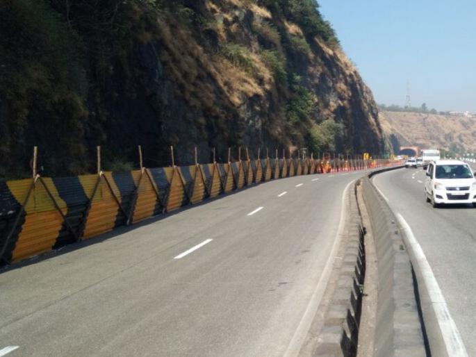 The Mumbai-Pune Expressway starts the process of removing loose precipice; Expected cost of 65 crores | मुंबई-पुणे एक्सप्रेस वेवर सैल दरडी हटविण्याच्या कामाला पुन्हा सुरुवात; ६५ कोटी खर्च अपेक्षित The Mumbai-Pune Expressway starts the process of removing loose precipice; Expected cost of 65 crores | मुंबई-पुणे एक्सप्रेस वेवर सैल दरडी हटविण्याच्या कामाला पुन्हा सुरुवात; ६५ कोटी खर्च अपेक्षित