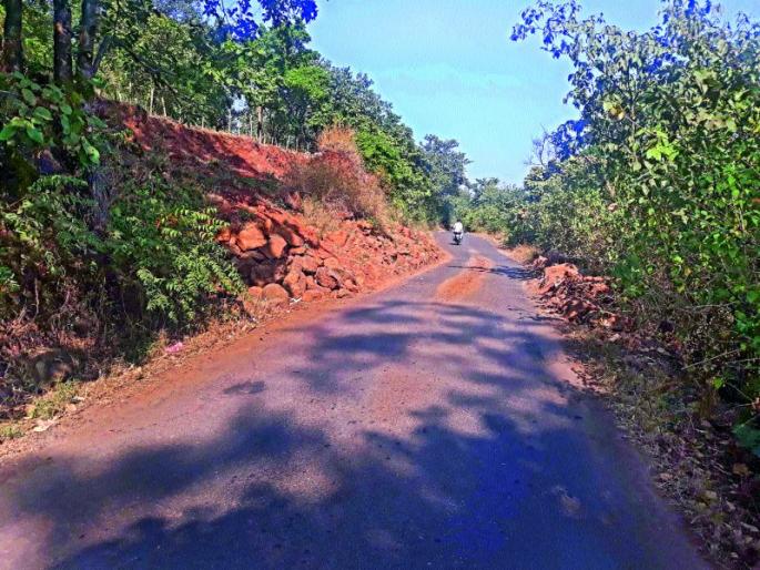 Death in the collapse of work, the incident in the know-how | दरड कोसळून कामगाराचा मृत्यू, कळणे मायनिंगमधील घटना Death in the collapse of work, the incident in the know-how | दरड कोसळून कामगाराचा मृत्यू, कळणे मायनिंगमधील घटना