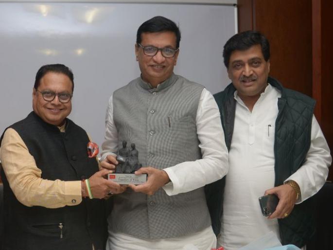 The state should legislate to stop horse trading | घोडेबाजार थांबविण्यासाठी राज्याने कायदा करावा The state should legislate to stop horse trading | घोडेबाजार थांबविण्यासाठी राज्याने कायदा करावा