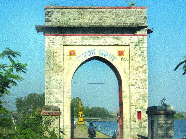 Increase in water level; Discharge from four dams | पाण्याच्या पातळीत वाढ; चार धरणांतून विसर्ग Increase in water level; Discharge from four dams | पाण्याच्या पातळीत वाढ; चार धरणांतून विसर्ग