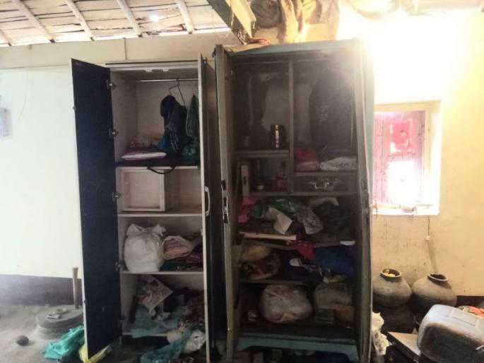 Robbery in Ambegaon taluka; 5 tole of gold and Rs25,000 rupees theft | आंबेगाव तालुक्यात चोरट्यांचा दरोडा; ५ तोळे सोने व २५ हजार रुपये केले लंपास Robbery in Ambegaon taluka; 5 tole of gold and Rs25,000 rupees theft | आंबेगाव तालुक्यात चोरट्यांचा दरोडा; ५ तोळे सोने व २५ हजार रुपये केले लंपास