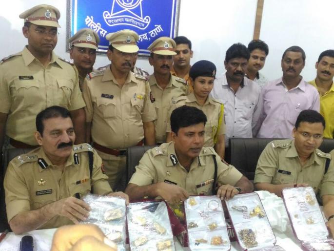 Zarband accused of robbing seven kg of robbery at Sagar Jewelers in Ambernath | अंबरनाथ येथील सागर ज्वेलर्सवर दरोडा टाकून सात किलो सोन लुटणारा आरोपी जेरबंद Zarband accused of robbing seven kg of robbery at Sagar Jewelers in Ambernath | अंबरनाथ येथील सागर ज्वेलर्सवर दरोडा टाकून सात किलो सोन लुटणारा आरोपी जेरबंद