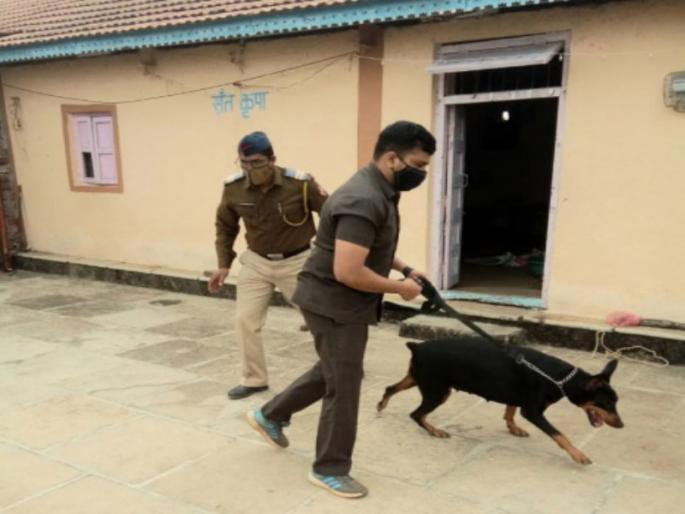 Robbery at Boramani border; An old man was killed and a woman was injured in a robbery | बोरामणी हद्दीत दरोडा; चोरट्यांच्या मारहाणीत वृध्दाचा मृत्यू, महिला जखमी Robbery at Boramani border; An old man was killed and a woman was injured in a robbery | बोरामणी हद्दीत दरोडा; चोरट्यांच्या मारहाणीत वृध्दाचा मृत्यू, महिला जखमी