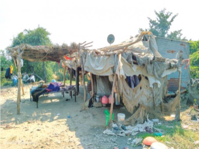 Sir... do you help money for mother's funeral? The robbers ruined the life of the poor | साहेब... आईच्या अंत्यविधीसाठी पैशाची मदत करता का? दरोडेखोरांनी उद्ध्वस्त केला गरिबाचा संसार Sir... do you help money for mother's funeral? The robbers ruined the life of the poor | साहेब... आईच्या अंत्यविधीसाठी पैशाची मदत करता का? दरोडेखोरांनी उद्ध्वस्त केला गरिबाचा संसार