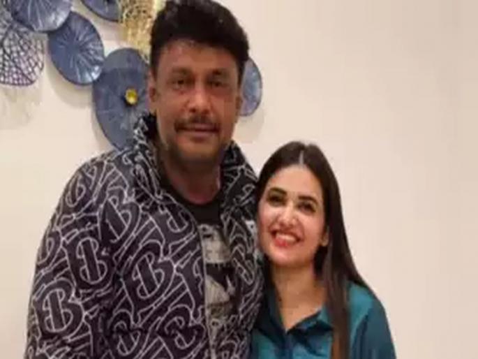 The actress herself incited to take revenge, Darshan was angered by the obscene comment and..., shocking secret explosion | सूड उगविण्यासाठी अभिनेत्रीनेच केले प्रवृत्त, अश्लील कमेंटमुळे दर्शन चिडला अन्..., धक्कादायक गौप्यस्फोट