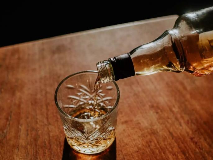 Pune residents consumed 13 crore 88 lakh liters of liquor in a year Beer is preferred along with domestic and foreign liquor | पुणेकरांनी वर्षभरात रिचवली १३ कोटी ८८ लाख लिटर दारू; देशी, विदेशी मद्यासोबतच बीअरला पसंती Pune residents consumed 13 crore 88 lakh liters of liquor in a year Beer is preferred along with domestic and foreign liquor | पुणेकरांनी वर्षभरात रिचवली १३ कोटी ८८ लाख लिटर दारू; देशी, विदेशी मद्यासोबतच बीअरला पसंती