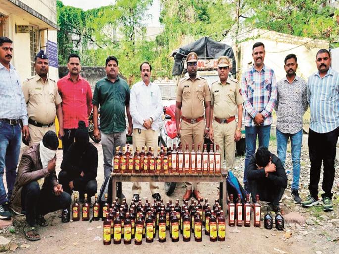 started smuggling liquor directly to the army by distributing tea; Large stock seized | चहा वाटपाचे काम करत सुरू केली थेट लष्कराच्या दारूची तस्करी; मोठा साठा जप्त started smuggling liquor directly to the army by distributing tea; Large stock seized | चहा वाटपाचे काम करत सुरू केली थेट लष्कराच्या दारूची तस्करी; मोठा साठा जप्त