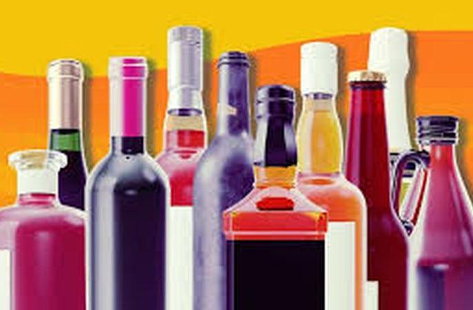 Karanja: Bottles of liquor found in the possession of teachers and city council employees | कारंजा : शिक्षक व नगर परिषद कर्मचाऱ्याकडे आढळल्या दारुच्या बाटल्या    Karanja: Bottles of liquor found in the possession of teachers and city council employees | कारंजा : शिक्षक व नगर परिषद कर्मचाऱ्याकडे आढळल्या दारुच्या बाटल्या