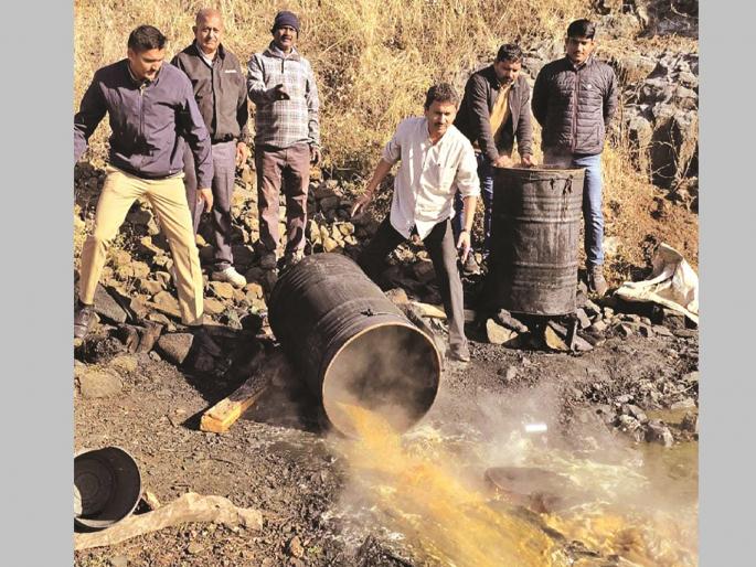 Crackdown on Illicit Liquor: Latur Excise Arrests 1668, Zero Unclaimed Cases in a Year. | अवैध दारू विक्रेत्यांना दणका! नांदेड परिक्षेत्रामध्ये ‘एक्साइज’च्या छाप्यात १६६८ आराेपींना अटक! Crackdown on Illicit Liquor: Latur Excise Arrests 1668, Zero Unclaimed Cases in a Year. | अवैध दारू विक्रेत्यांना दणका! नांदेड परिक्षेत्रामध्ये ‘एक्साइज’च्या छाप्यात १६६८ आराेपींना अटक!