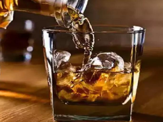 700 crore liquor sales in Kolhapur in a year, Extension of sales hours between Christmas and December 31st | विदेशीपेक्षा देशी जोरात; वर्षभरात ७०० कोटींची दारू कोल्हापूरकरांच्या पोटात 700 crore liquor sales in Kolhapur in a year, Extension of sales hours between Christmas and December 31st | विदेशीपेक्षा देशी जोरात; वर्षभरात ७०० कोटींची दारू कोल्हापूरकरांच्या पोटात