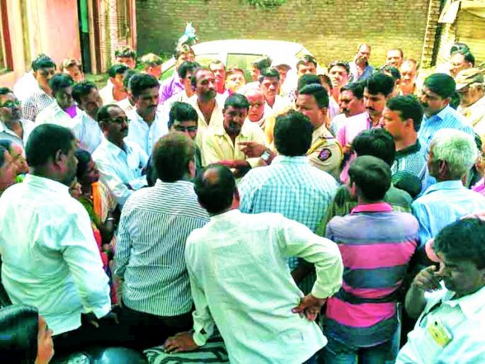 Women's Front to remove liquor shop | दारूचे दुकान हटविण्यासाठी महिलांचा मोर्चा Women's Front to remove liquor shop | दारूचे दुकान हटविण्यासाठी महिलांचा मोर्चा