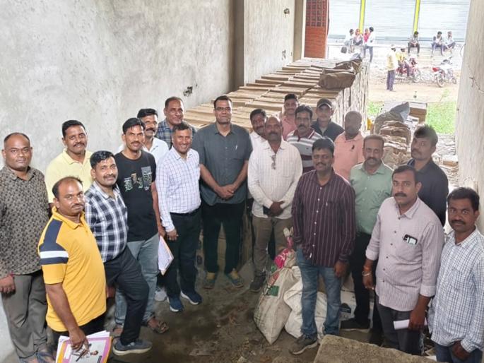 Parabhani: Liquor worth Rs 88 lakhs stolen by faking an accident; Driver's plan foiled, three arrested | Parabhani: बनावट अपघात करून ८८ लाखांची दारू चोरी; चालकाचा डाव फसला, तिघे अटकेत Parabhani: Liquor worth Rs 88 lakhs stolen by faking an accident; Driver's plan foiled, three arrested | Parabhani: बनावट अपघात करून ८८ लाखांची दारू चोरी; चालकाचा डाव फसला, तिघे अटकेत