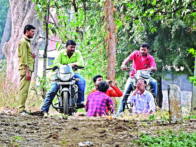  Sowing of paddy was increased in the form of drinking water: Farmers' training could increase | फार्ममध्ये तळीरामांची पेरणी मद्यपींचा वावर वाढला : शेतकºयांच्या प्रशिक्षण स्थळावर वाढतोय राबता