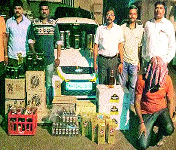 Dry transport to 'Dry Day'; Motor seized | ‘ड्राय डे’ला मद्याची वाहतूक; मोटार जप्त  Dry transport to 'Dry Day'; Motor seized | ‘ड्राय डे’ला मद्याची वाहतूक; मोटार जप्त
