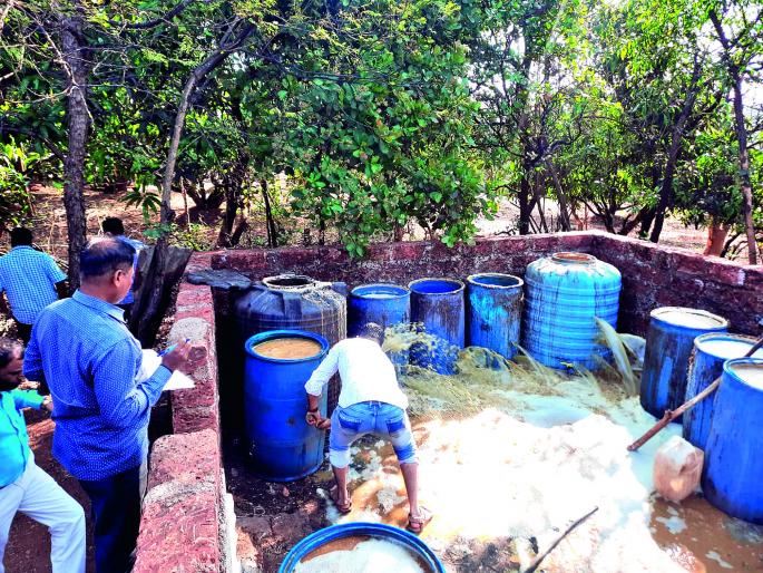 Major action on village liquor business at Borgaon | बोरगाव येथे गावठी दारू धंद्यावर मोठी कारवाई Major action on village liquor business at Borgaon | बोरगाव येथे गावठी दारू धंद्यावर मोठी कारवाई