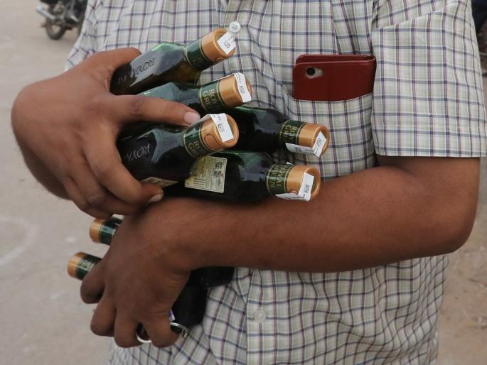 Alcohol worth Rs 114 crore in lockdown | लॉकडाउनमध्येही मद्यपीनी रिचवली ११४ कोटींची दारू Alcohol worth Rs 114 crore in lockdown | लॉकडाउनमध्येही मद्यपीनी रिचवली ११४ कोटींची दारू