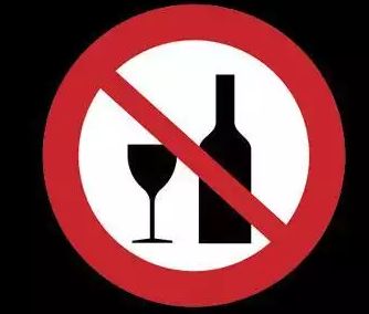 Drunkenness only destroyed the meetings for drunkenness | दारूबंदीसाठी घेतलेली सभा दारुड्यांनीच उधळून लावली Drunkenness only destroyed the meetings for drunkenness | दारूबंदीसाठी घेतलेली सभा दारुड्यांनीच उधळून लावली