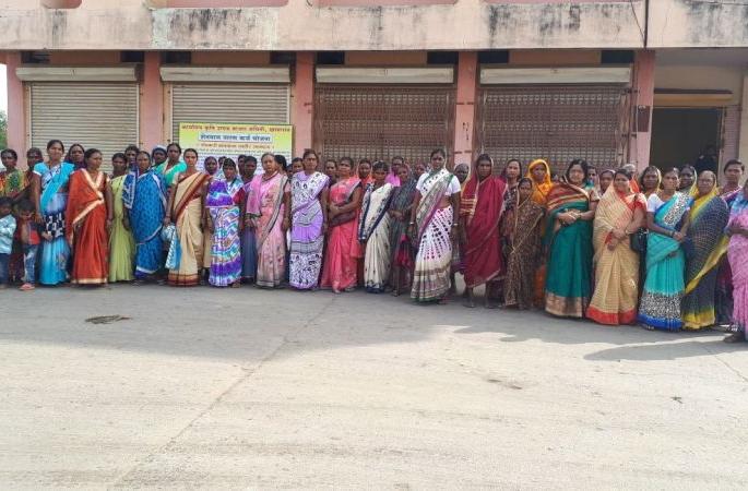 Warning of women saving group at Bothakkaji and Bori Adgaon | खामगाव : तालुक्यात दारूबंदी करा; नाहीतर विक्रीची परवानगी द्या - महिला बचत गटाची मागणी Warning of women saving group at Bothakkaji and Bori Adgaon | खामगाव : तालुक्यात दारूबंदी करा; नाहीतर विक्रीची परवानगी द्या - महिला बचत गटाची मागणी