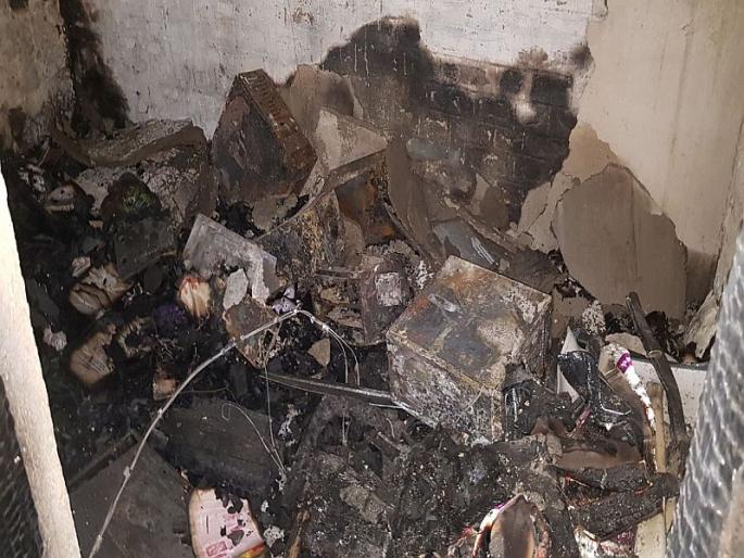 Fire at Darwah Tehsil office; Important documents with computers | दारव्हा तहसील कार्यालयाला आग; संगणकासह महत्त्वाचे दस्तावेज खाक