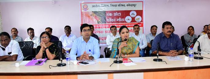 Kolhapur: On the battlefield of mosquito eradication campaign, on the battlefield: Chemika Mahadik, every Thursday, | कोल्हापूर : डास निर्मूलन मोहीम युद्धपातळीवर राबवा : शौमिका महाडिक, प्रत्येक गुरुवार ‘डास संहारक दिन’ Kolhapur: On the battlefield of mosquito eradication campaign, on the battlefield: Chemika Mahadik, every Thursday, | कोल्हापूर : डास निर्मूलन मोहीम युद्धपातळीवर राबवा : शौमिका महाडिक, प्रत्येक गुरुवार ‘डास संहारक दिन’