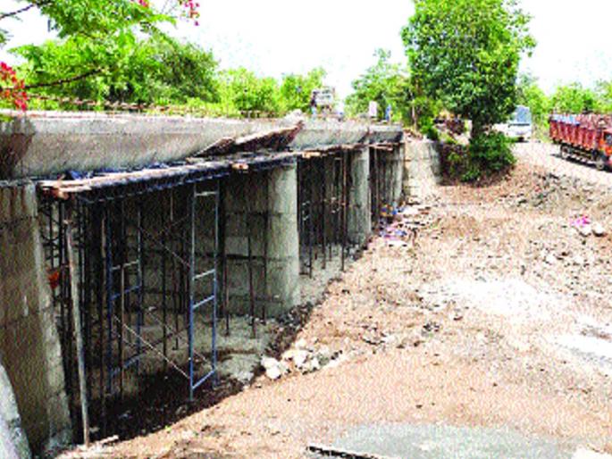 The speed of the work of the new bridge, the project of the Public Works Department | नवीन पुलाच्या कामाची गती मंदावली, सार्वजनिक बांधकाम विभागाचा प्रकल्प